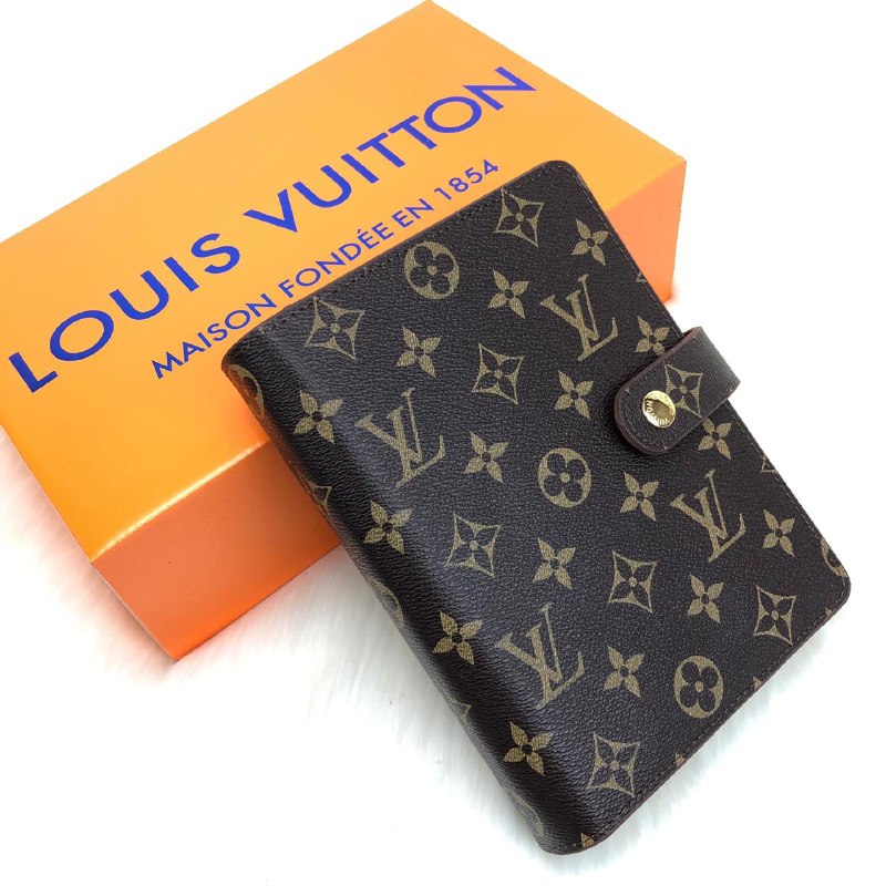 Louis Vuitton Agenda Medium 